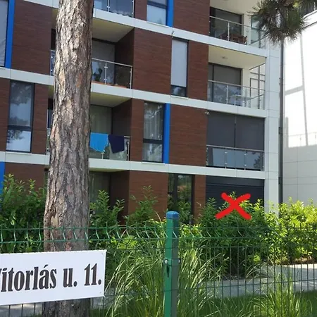 Azur Port Wellness Apartman *